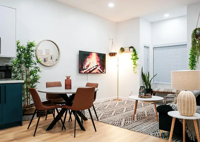 Modern 3Br Oasis Free Parking